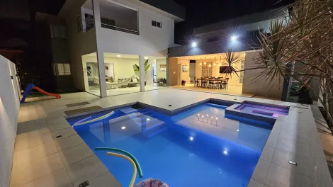 Casa Duplex com 5 quartos, 380m, com piscina e ofur em Condomnio - Macei AL