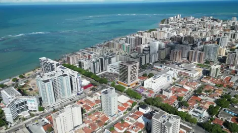 Edf. Lucarini - Apartamento com 2 Quartos - 66m - Varanda